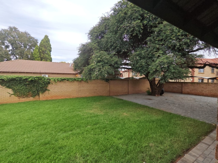 To Let 3 Bedroom Property for Rent in Flamwood North West